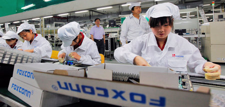 Fertigung bei Foxconn in Shenzen: Konzern will wegen US-Drucks T... Fertigung bei Foxconn in Shenzen: Konzern will wegen US-Drucks T...