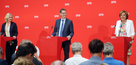 Die kommissarischen SPD-Chefs Manuela Schwesig, Thorsten Schäfer... Die kommissarischen SPD-Chefs Manuela Schwesig, Thorsten Schäfer...