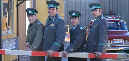 Da war der Schlagbaum noch unten: Die Grenzer von der Bornholmer...