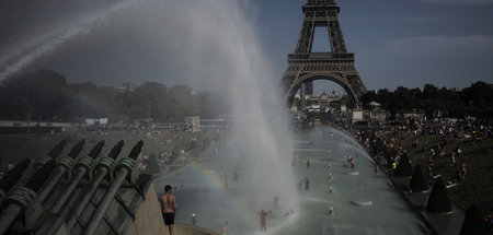 Jardins du Trocadero vor dem Eiffelturm am Freitag in Paris