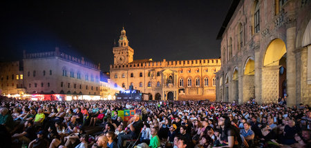 »Die halbe Stadt versammelt sich hier«: Piazza Maggiore im Zentr...