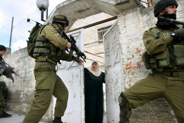 Siedlerdiktat: Israelische Soldaten verschaffen sich Zugang zum ...