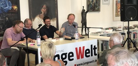 »Kollektiver Meinungsbildungsprozess des bolschewistischen Flüge...