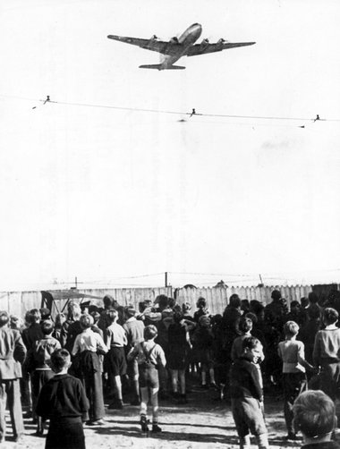 Warten auf die »Rosinenbomber«: Die 1948 von den Westallierten i...