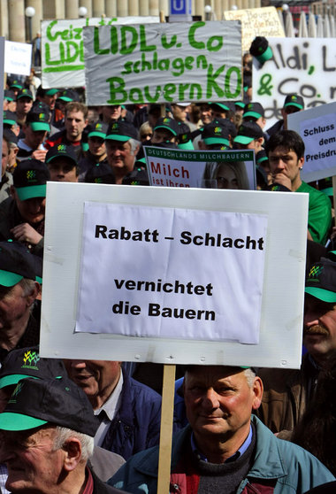 Mehrere tausend Milchbauern protestierten am Mittwoch in Stuttga...