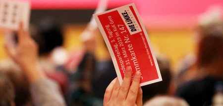 Wir bitten um Bestätigung: Abstimmung beim Landesparteitag von D...