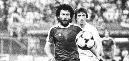 »Es gibt Ballhasser, Ballfresser und Ballkönige« – Lutz Lindeman...