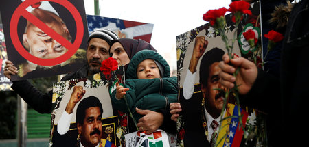 Solidarität mit Venezuela bei einer Kundgebung am 1. Februar in ...