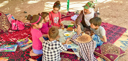 Chance auf Bildung in abgelegener Region: »Die Wüstenschule« Chance auf Bildung in abgelegener Region: »Die Wüstenschule«