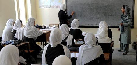 Klassenraum einer Mädchenschule in Afghanistan, die von den Vere