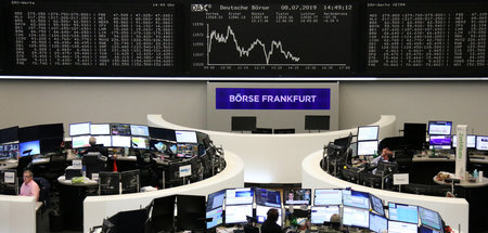 Sinkende Aktienkurse an der Frankfurter Börse (8. Juli 2019). Sinkende Aktienkurse an der Frankfurter Börse (8. Juli 2019).