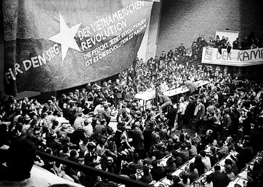 Vietnam-Kongreß in Westberlin 1968: Meinhof und Dutschke warfen ...