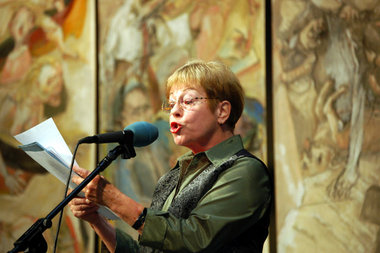 Renate Richter spricht auf der Brecht-Konferenz der jungen Welt ...