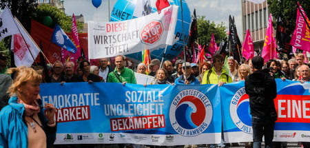 Protestwelle_gegen_d_53934081.jpg