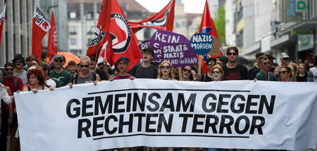 Hunderte Antifaschisten demonstrieren in Kassel nach dem Mord an...