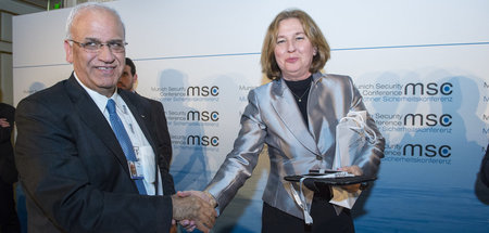 Saeb Erekat bei der Münchner Sicherheitskonferenz 2014 mit der d