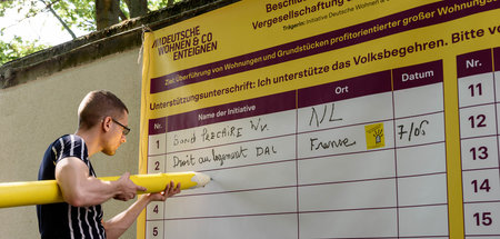 Werden immer mehr: Plakat mit Unterschriftenliste zur Unterstütz...