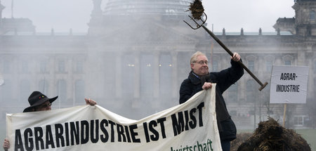 Demonstration_vor_Bu_47905188.jpg