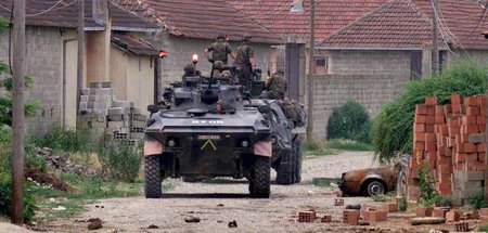 15.Juni 1999, Kosovo, Velika Krusa: Deutsche Soldaten des KFOR-K...