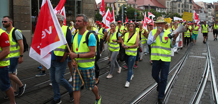Demonstration der Streikenden vom Einzelhandel am 14. Juni in Er...