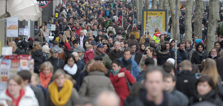 Menschen auf der Stuttgarter Königstraße