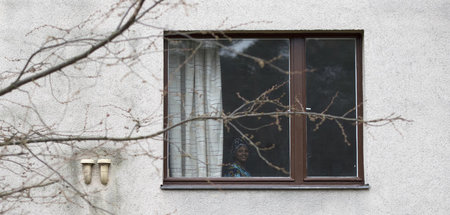 Trostloser Alltag: Eine Frau in einer Flüchtlingsunterkunft in B...