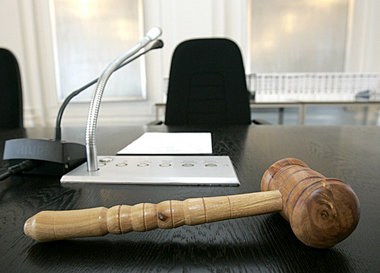 Grundgesetz unterm Hammer? Grundgesetz unterm Hammer?