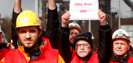 Würden gerne länger streiken: Stahlarbeiter in Dortmund (11.3.20...