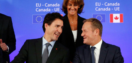 Eitel Freude: Kanadas Premier Justin Trudeau (l.) und EU-Ratsprä