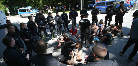 Hilft hier das Versammlungsrecht weiter? Sitzblockade in Garmisc...