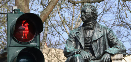 Wartet da wohl ein Kutscher? Wir werden es nie erfahren (Fontane...