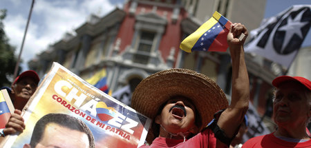Tausende Menschen gingen am Sonnabend in Caracas auf die Straße,...