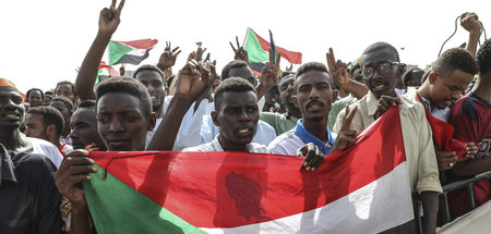 Ein Bild von Protesten in Khartum gegen die Militär im Sudan (18