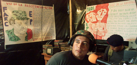 Senden aus dem Dschungel: FARC-Kämpfer im »Rundfunkstudio« (unda...