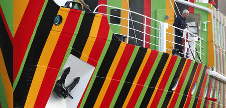 Alles so schön bunt hier: Carlos Cruz-Diez bemalte auch Schiffe Alles so schön bunt hier: Carlos Cruz-Diez bemalte auch Schiffe