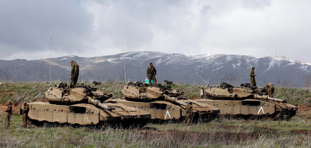 Israelische Panzer 2014 auf den besetzten Golanhöhen Israelische Panzer 2014 auf den besetzten Golanhöhen