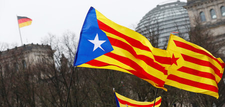 Fahnen der katalanischen Unabhängigkeitsbewegung am 1. April 201...