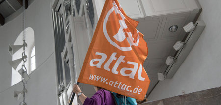 Protestaktion von ATTAC gegen die Aberkennung der Gemeinnützigke...