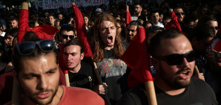 Studenten protestieren am 23. Juli 2019 in Athen gegen die Absch...