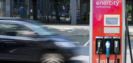 Ladesaeulen_Infrastr_61972019.jpg