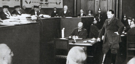Hering_im_inszenierten_Reichstagsbrand_Prozeß Kopie.jpg