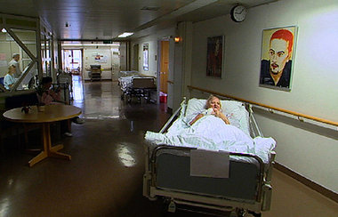 Bedrückende Details aus einer großen Klinik: »Die Krankenfabrik«