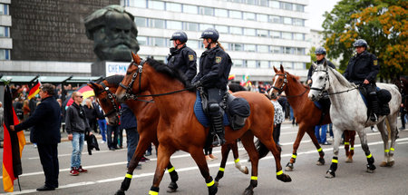 RTS1ZNL4.jpg