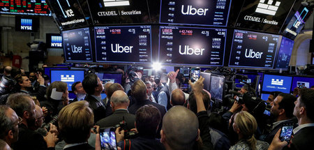 Die Uber-Aktie ist gleich nach dem Börsengang an der Wall Street...