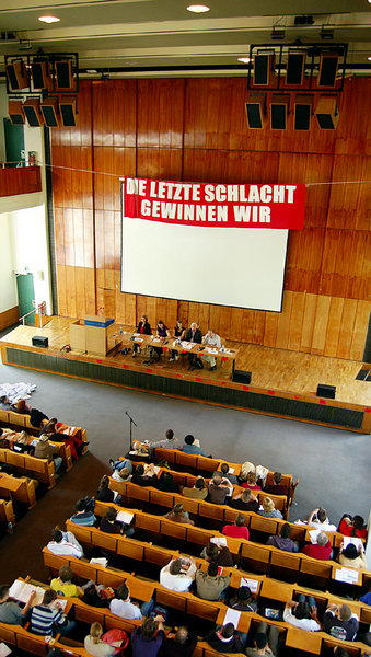 Versuch der Überwindung der Ausbeutung des Menschen durch den Me...