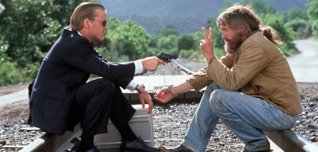 Peace! Huey Walker (Dennis Hopper, r.) bekehrt FBI-Agent John Bu...