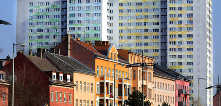 Wohnbloecke_an_der_F_60486608.jpg