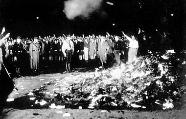 10. Mai 1933, Berlin, Opernplatz: Hier brannten »nur« Bücher