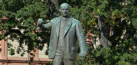 Ernst-Thälmann-Denkmal am Buchenwaldplatz in Weimar
