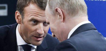 Emmanuel Macron (l.) ist zur Lösung internationaler Konflikte au...